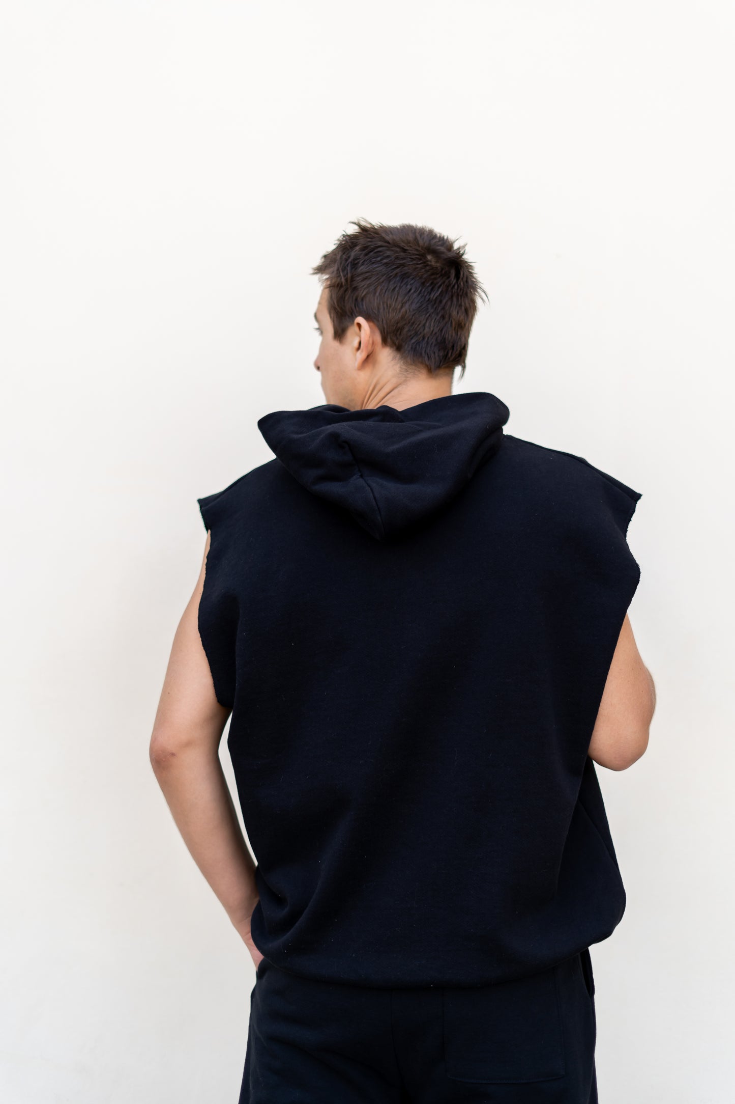 shefa sleeveless hoodie